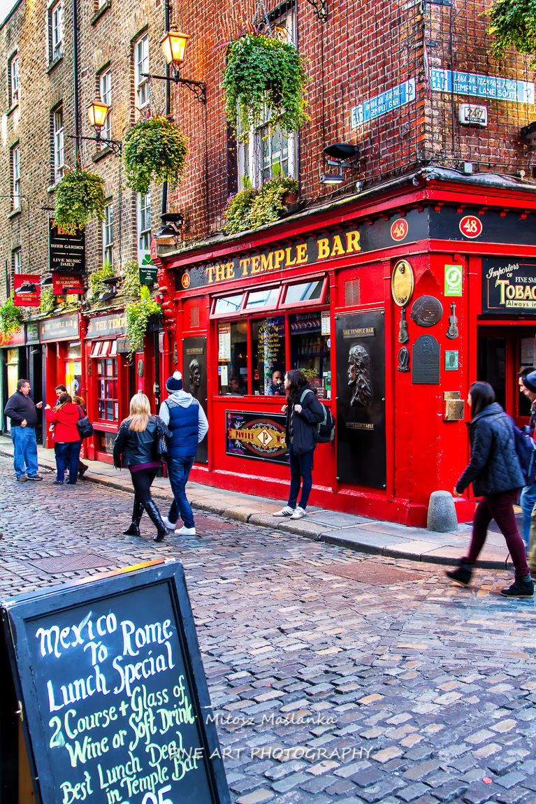 Street scene in Dublin, Ireland. Temple Bar historic district is known as Dublins cultural quarter with lively nightlife.